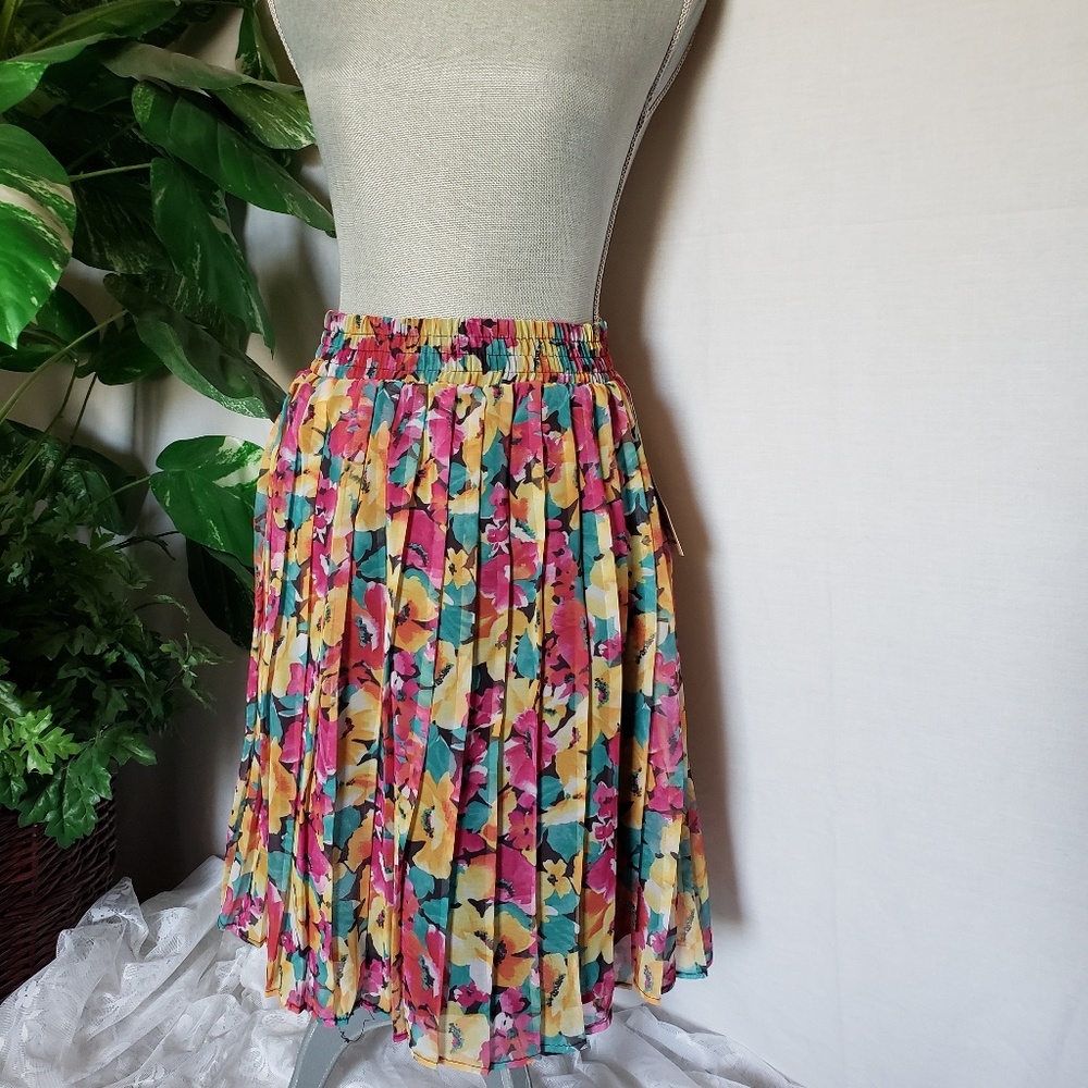 ⭐️4/$20 Michael & Co. Pleated skirt  Sz10
